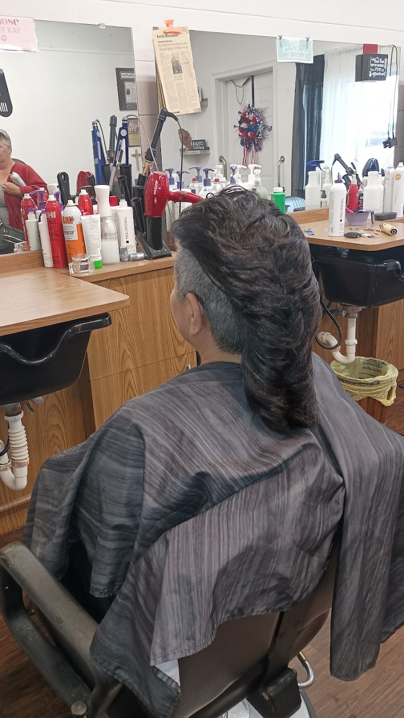 Bonnie's A Classic Beauty Parlor photo 3