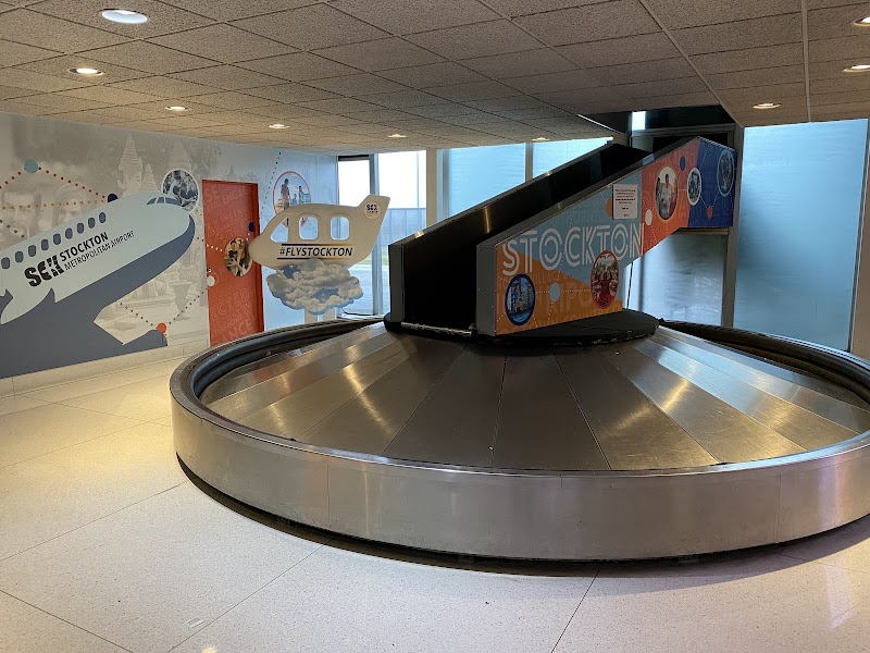 Stockton Metropolitan Airport photo 4