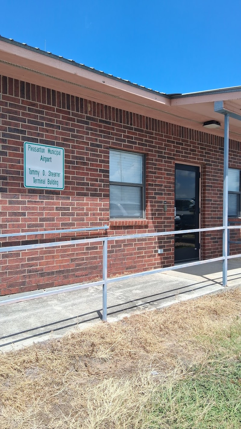 Pleasanton Municipal Airport (PEZ/KPEZ) photo 3
