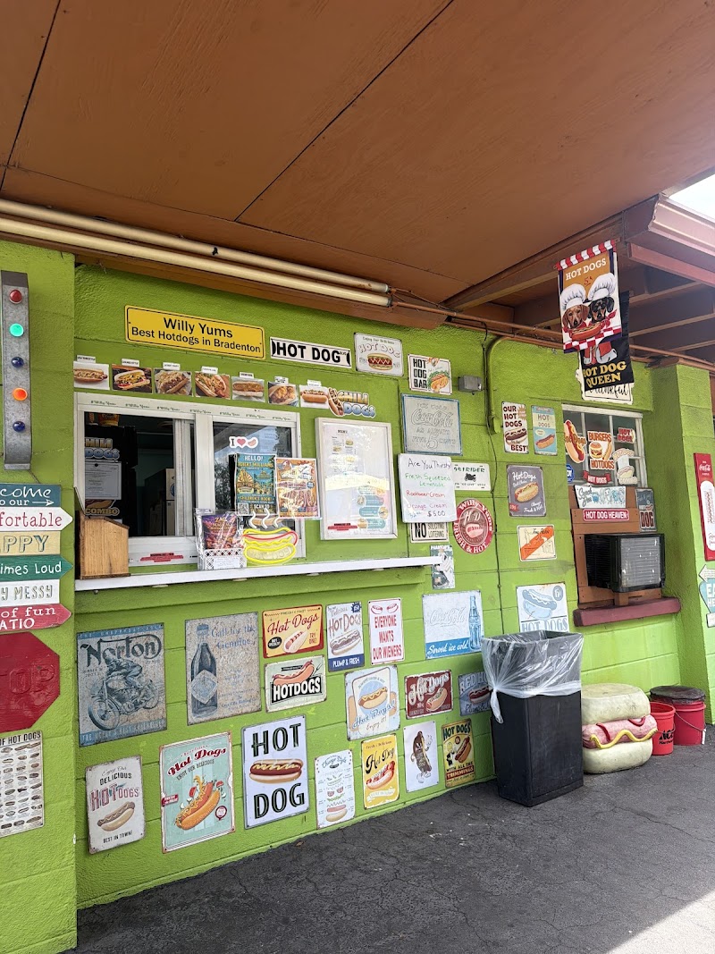 Willy-Yums Hotdogs & More photo 5