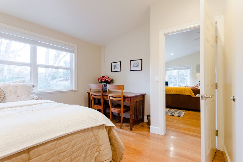 Sonoma Plaza Vacation Rentals-Wine Country Bungalow photo 4