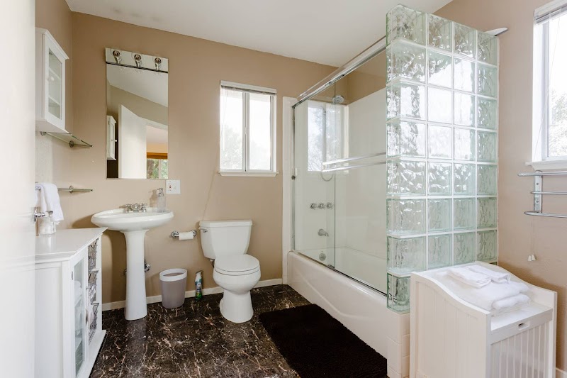 Sonoma Plaza Vacation Rentals-Wine Country Bungalow photo 5