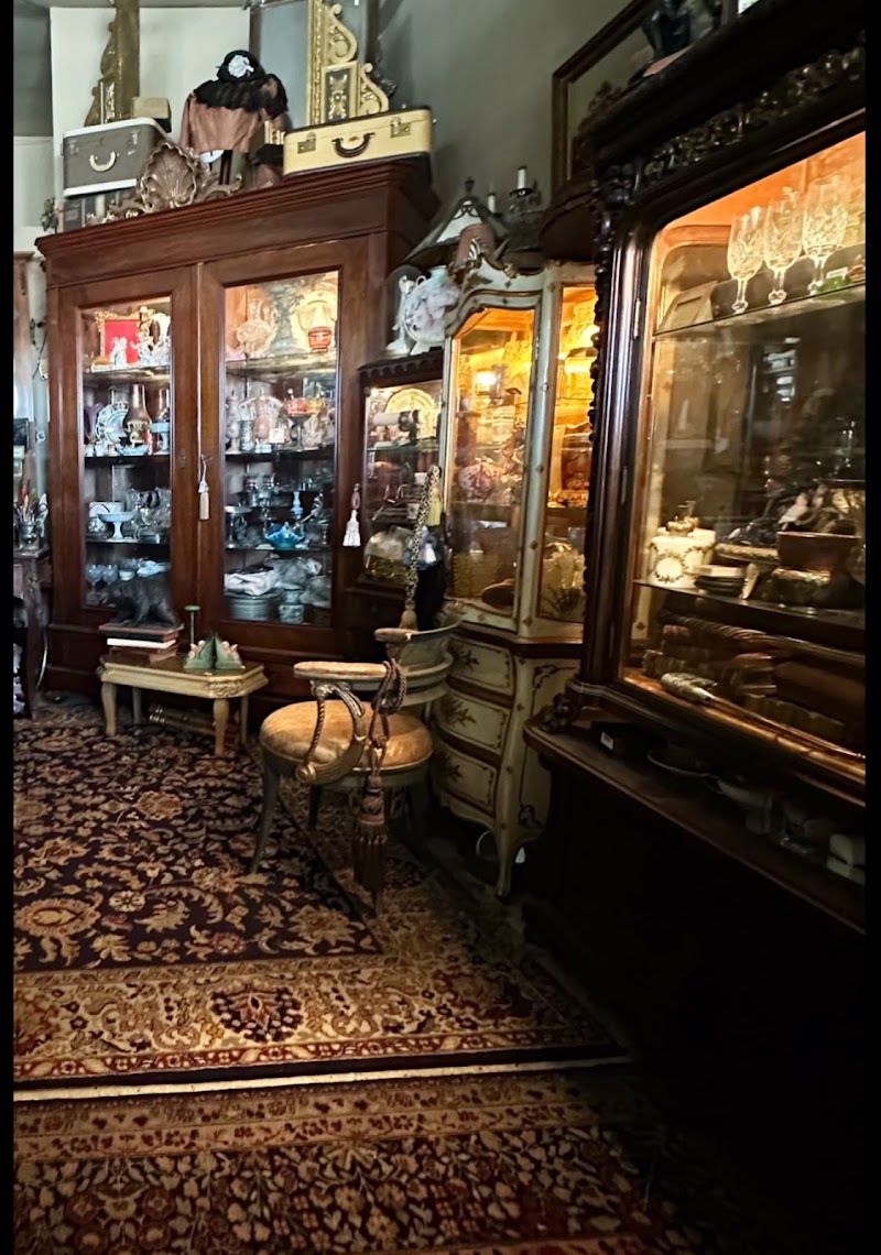 Michele Markovich Antiques photo 3