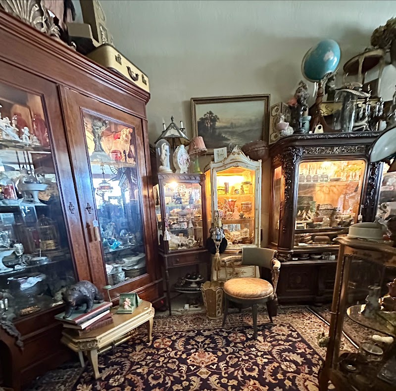 Michele Markovich Antiques photo 2