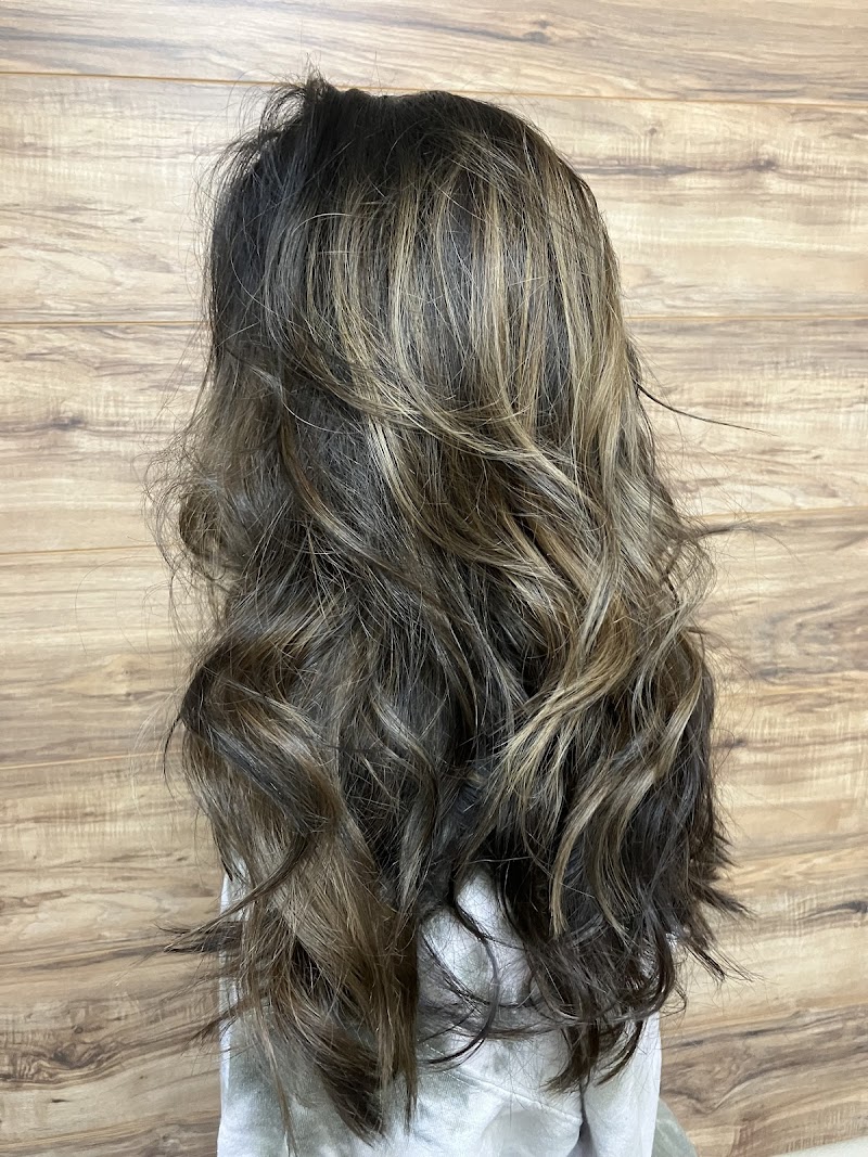Shelleys Deja Vu Salon photo 2