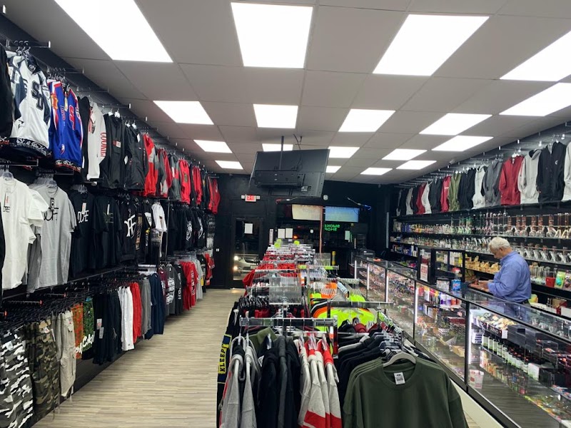 Kings Smoke Shop & clothing photo 3