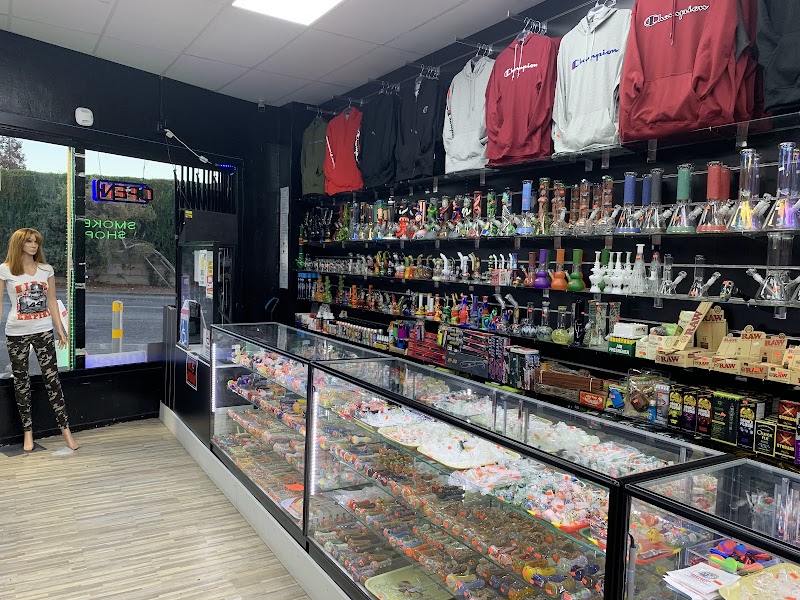 Kings Smoke Shop & clothing photo 5