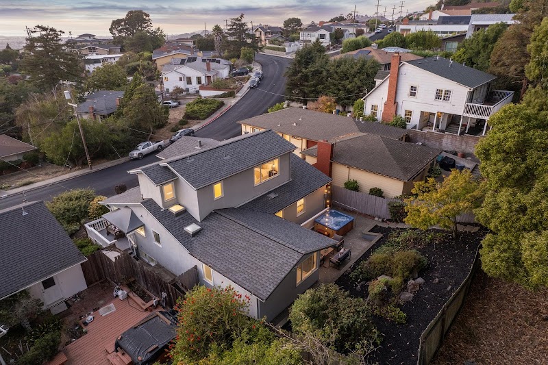 Little Hill Real Estate - Rachel Melby & Rachel Sheftel photo 3