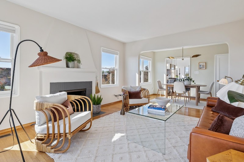 Little Hill Real Estate - Rachel Melby & Rachel Sheftel photo 4