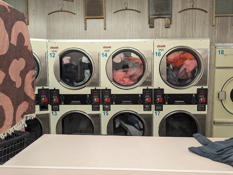 R & J Quick Clean Center photo 4
