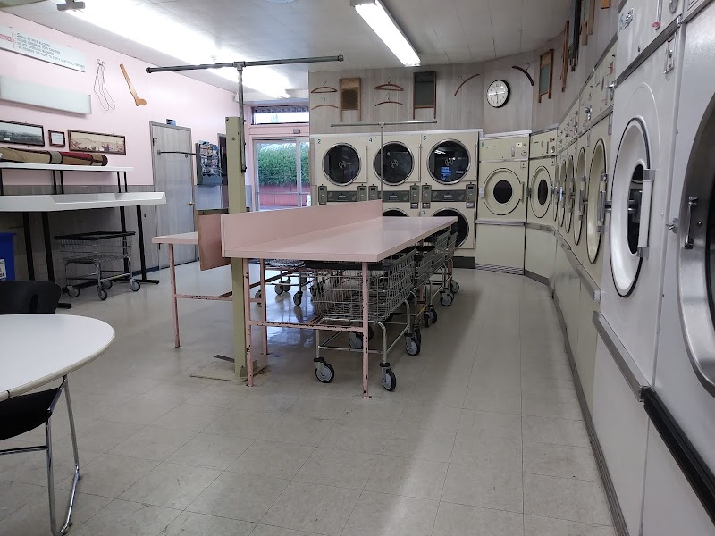 R & J Quick Clean Center photo 5