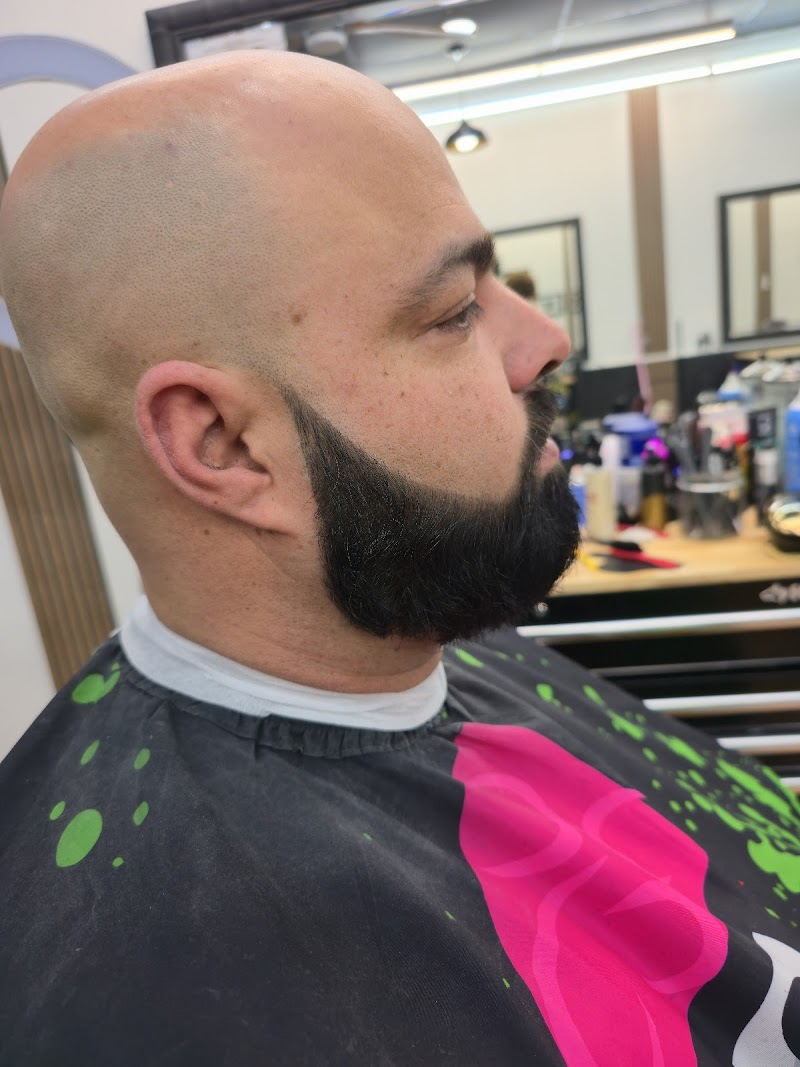 El Tiburón Barbershop photo 3