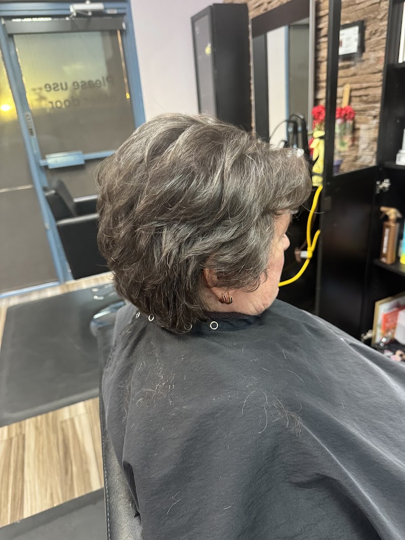 Cutting Edge Salon & Boutique photo 2