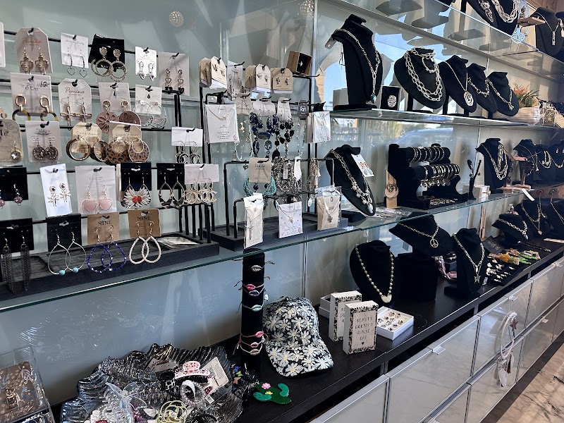 Cutting Edge Salon & Boutique photo 4