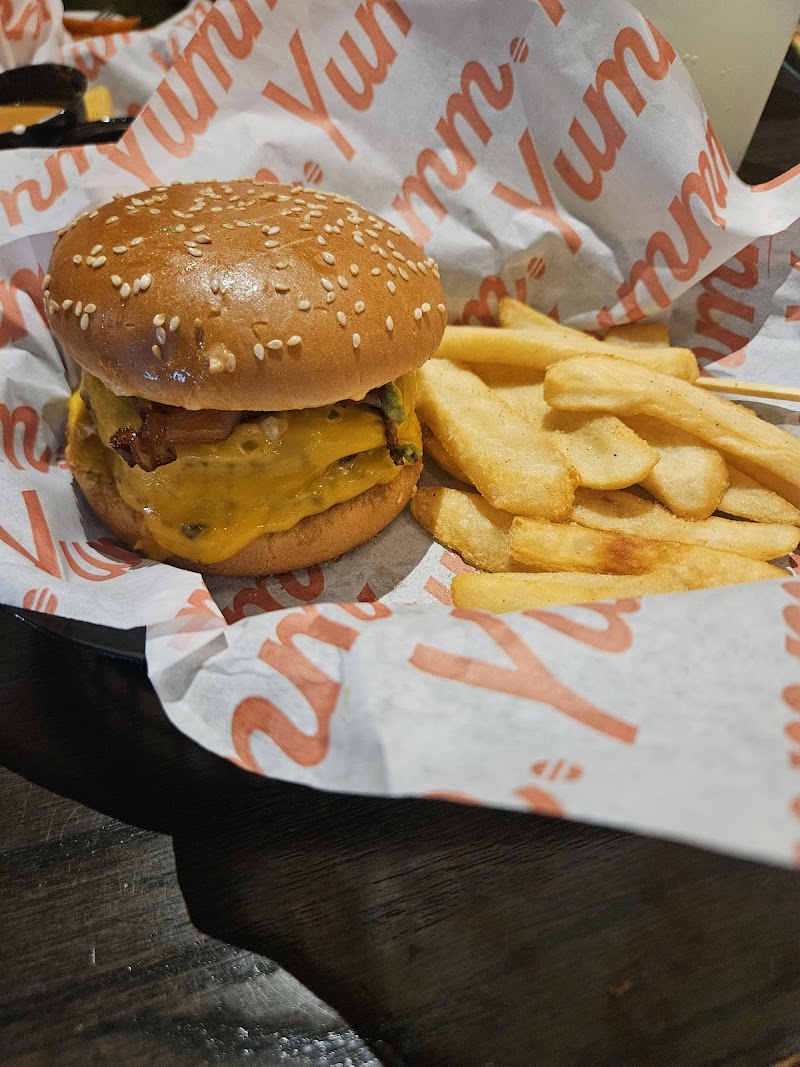 Red Robin Gourmet Burgers and Brews photo 3