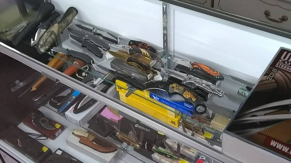 Bear Country Gifts and Knives photo 3