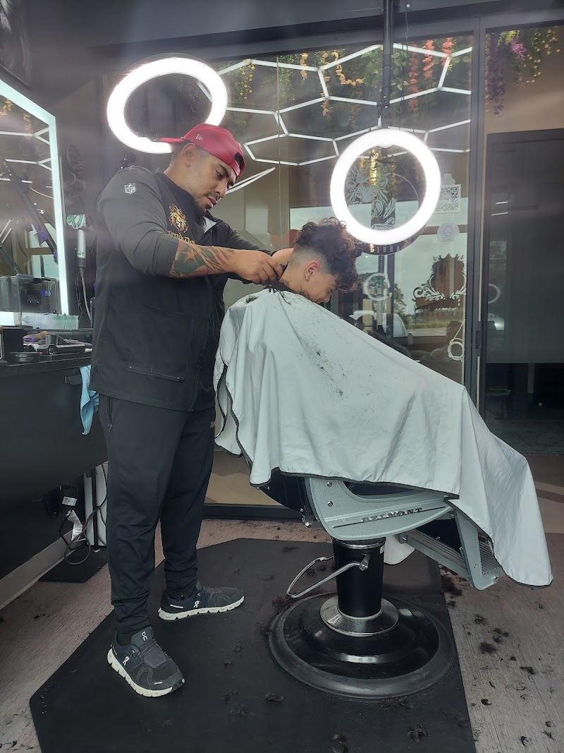 Legends Den Barbers & Studios photo 3