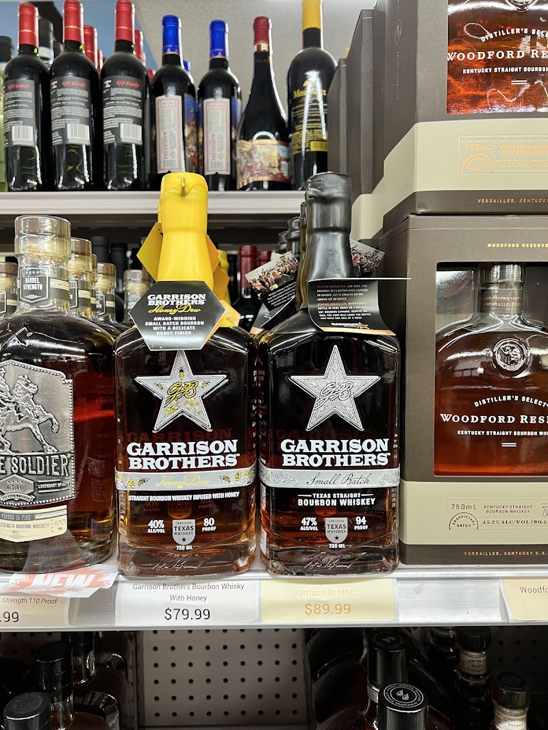 Ozona Fine Wine & Liquors photo 3