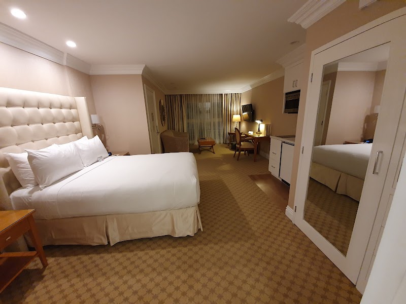 Beverly Hills Plaza Hotel & Spa photo 2