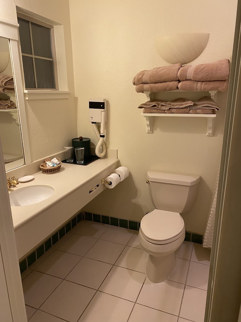 Fairfax Inn photo 5