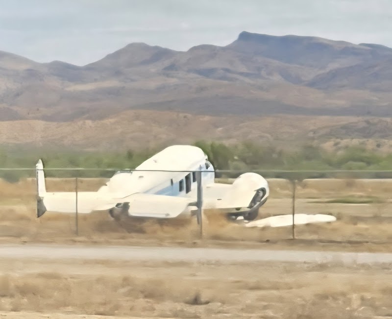 San Carlos Apache Airport - P13 photo 3