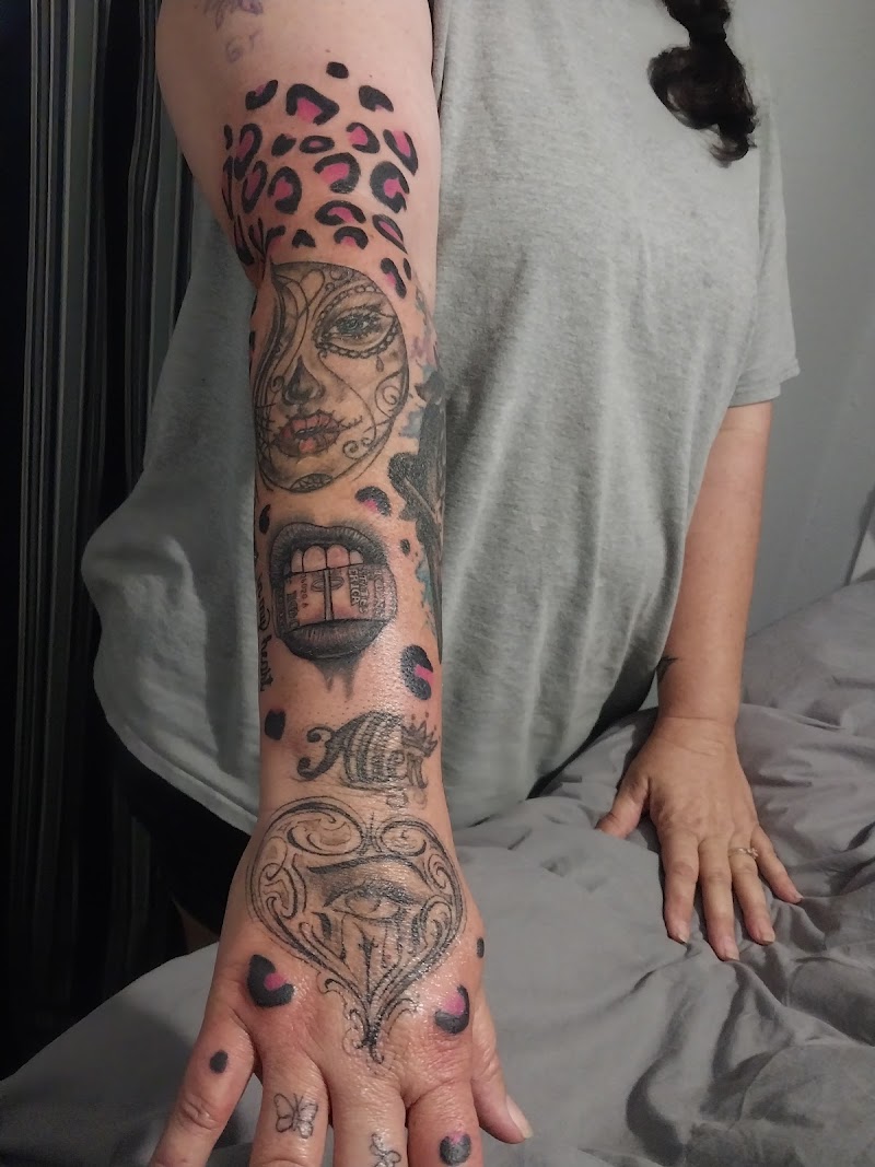 Lion's Den Tattoo Company photo 4