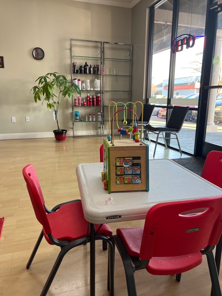 Red Comb Salon photo 5