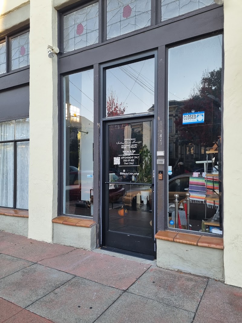Artsy Color Lounge | The Four Luxe Jewelry | Permanent Jewelry | Creative Venue photo 4