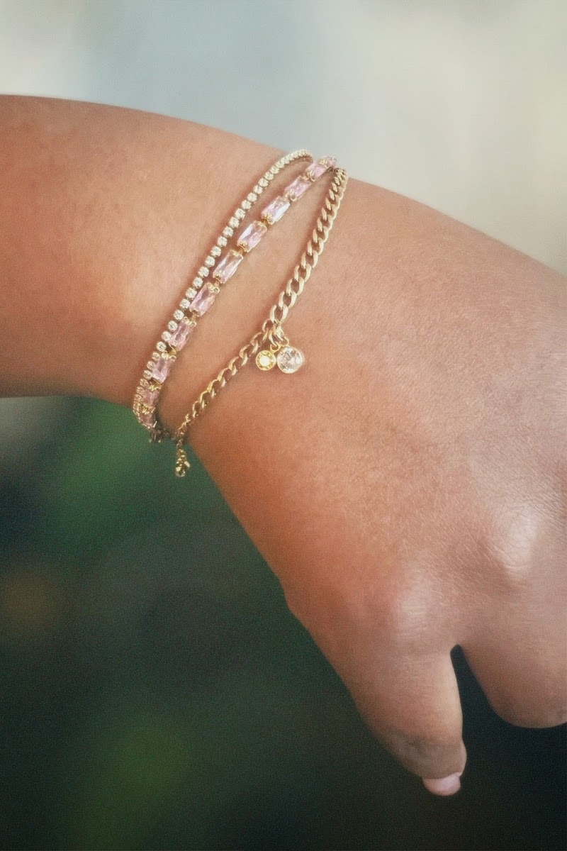 Artsy Color Lounge | The Four Luxe Jewelry | Permanent Jewelry | Creative Venue photo 3