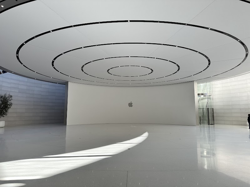 Steve Jobs Theater | Apple Park photo 2