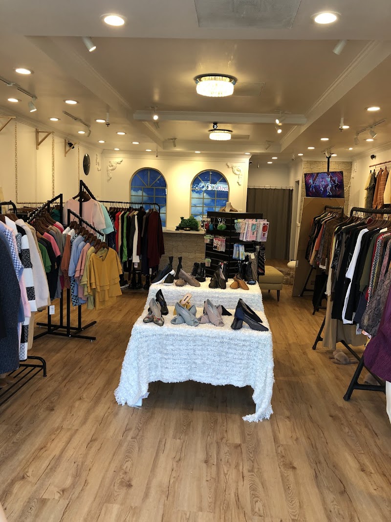 E PLUS Boutique photo 2