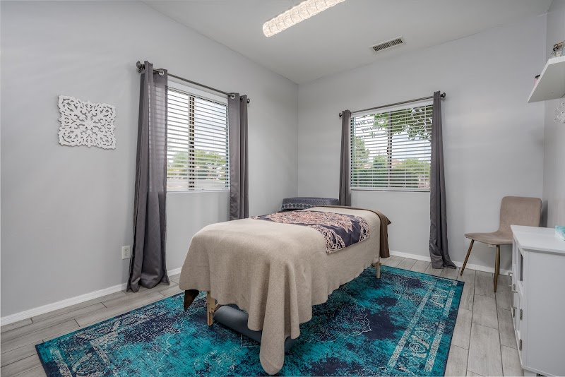 Cottonwood Collective Massage Lounge (AB Massage Therapy) photo 3