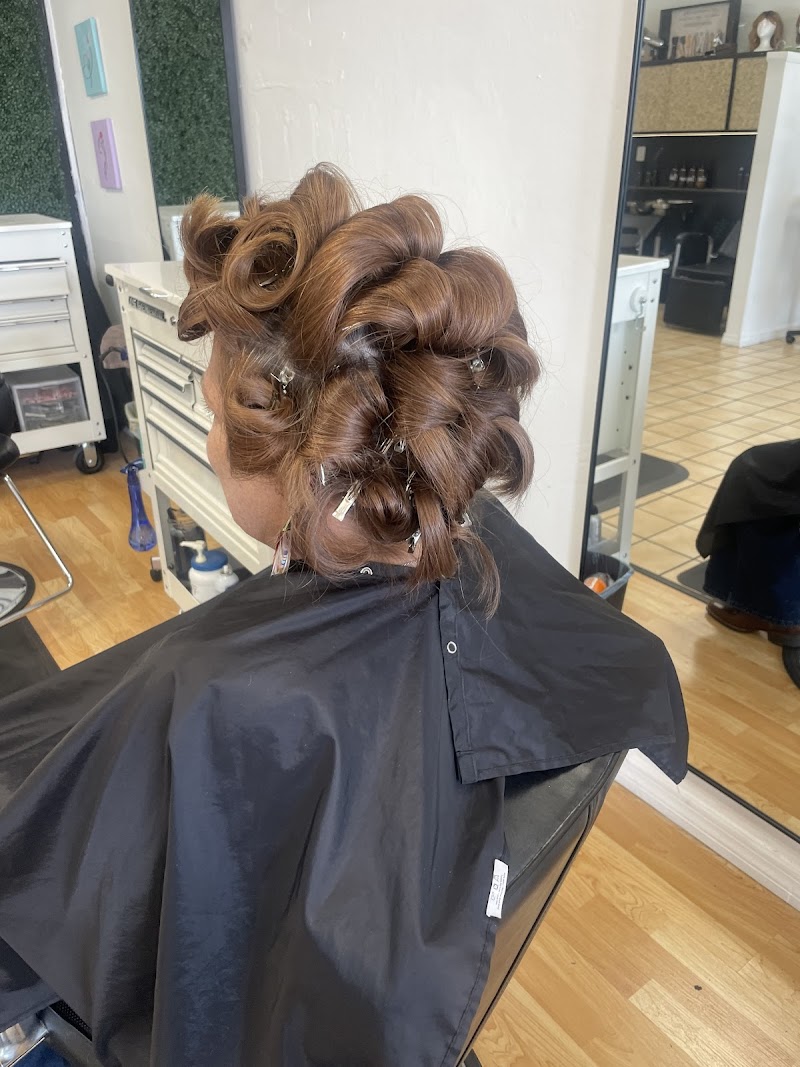 Salon Storey's photo 5
