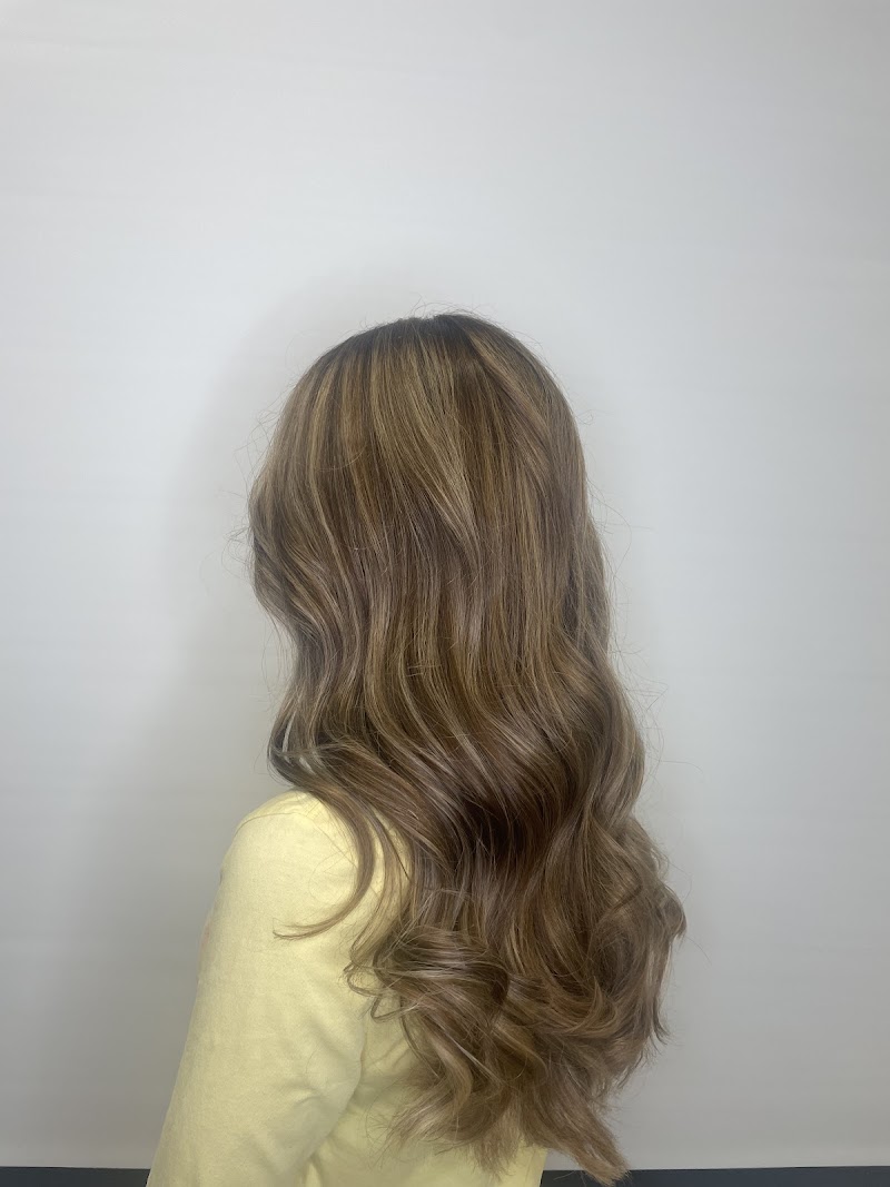 Salon Storey's photo 4