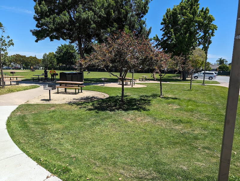 Laureola Park photo 3