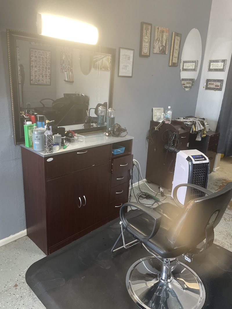 La Colombiana Salon And Barber Shop photo 4