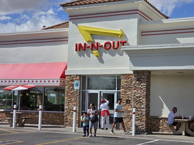 In-N-Out Burger photo 4