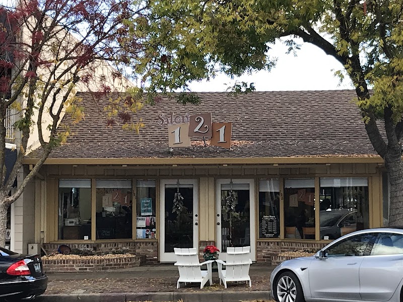 Photo of Salon 121