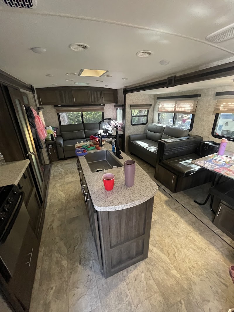 Camp RV Rentals photo 2