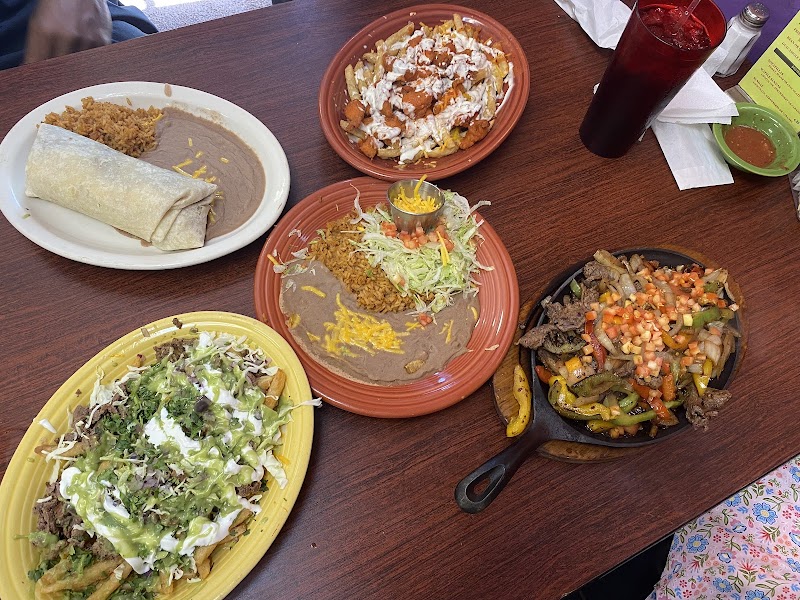 La Paloma Family Restaurant photo 4