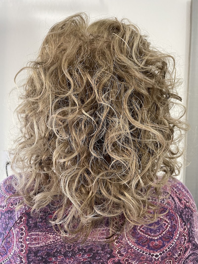 Vicki Longoria Hair and Beauty-Magnolia Ave Salon photo 2