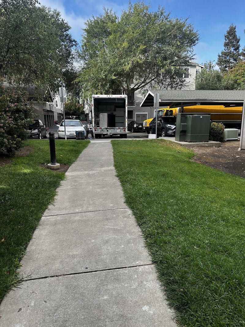 Movers R Here photo 5