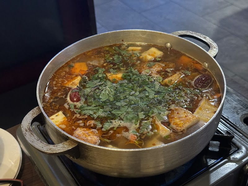 Saigon Noodle and Bistro (Goat Hot Pot - Lẩu Dê) photo 3