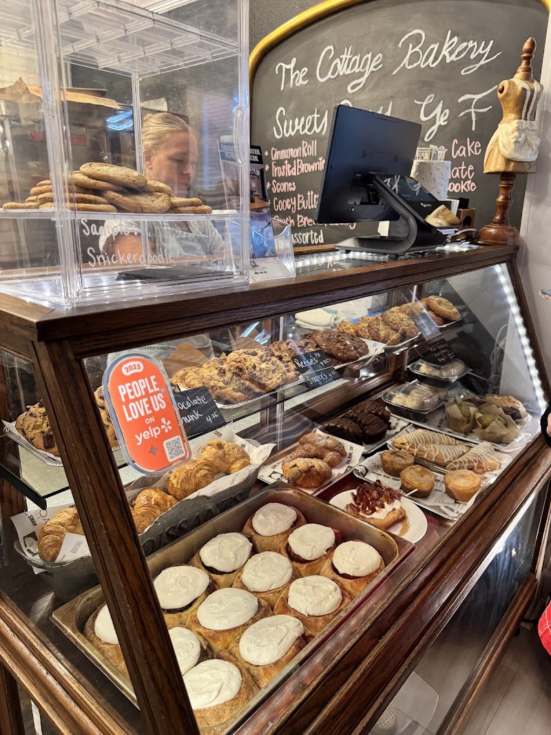 The White Oak Cottage - Bistro & Boutique photo 2