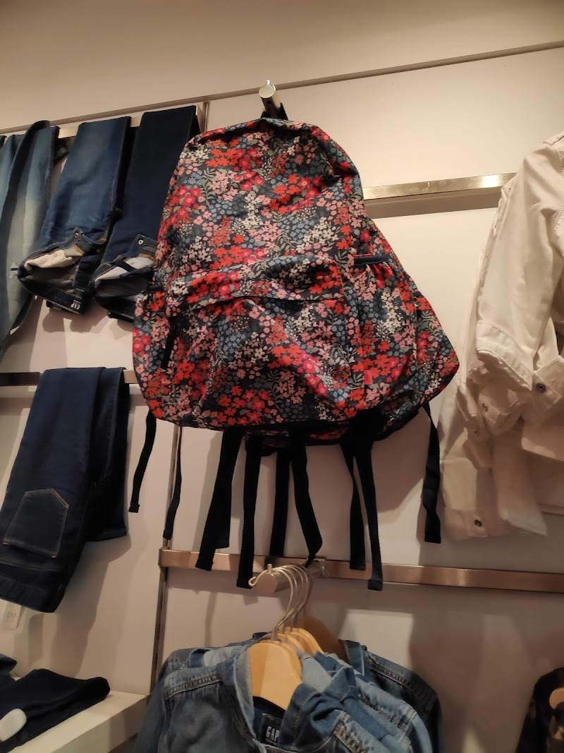 Gap photo 3