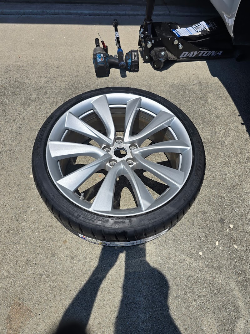 Photo of Oakland mobile tire roadside service