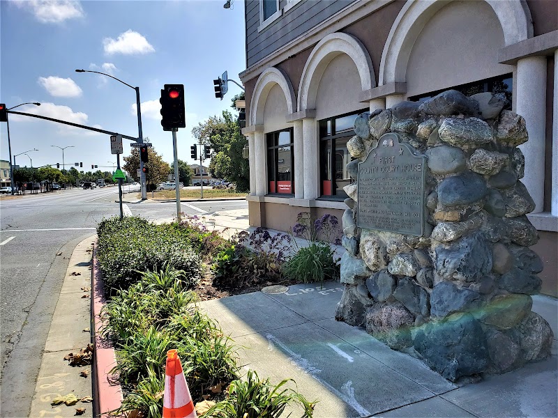Photo of First County Courthouse