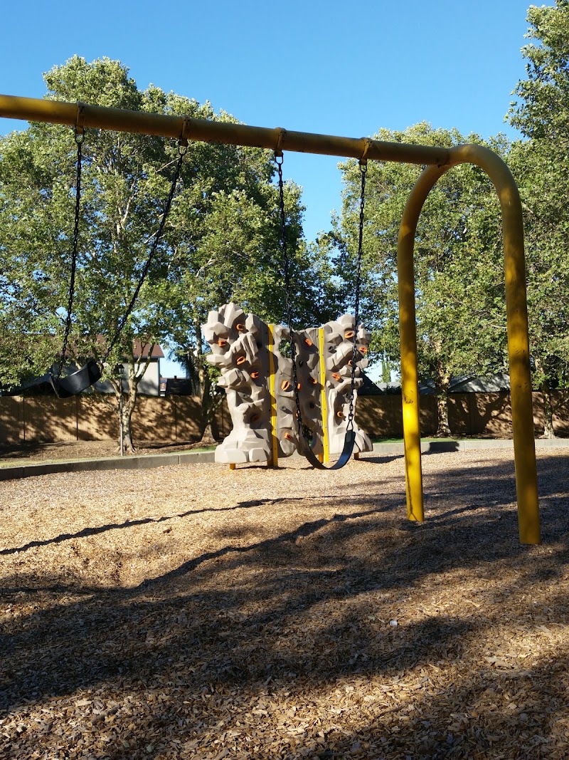 Willows Park photo 3