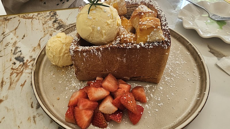 N a Y a Dessert Cafe photo 3