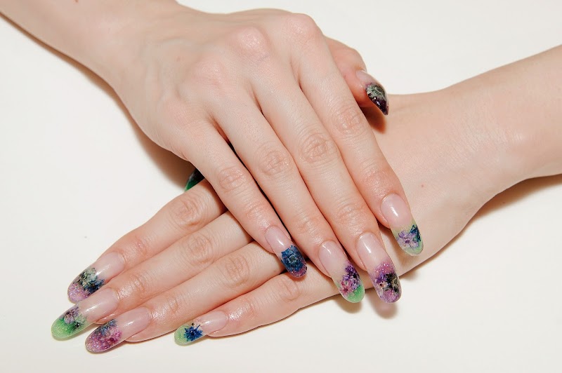 Golden Nails photo 3
